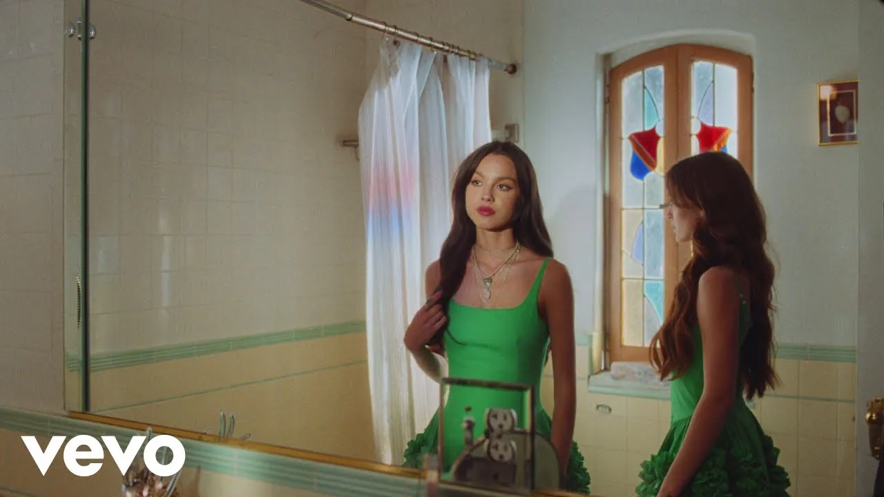 Olivia Rodrigo - deja vu Mp3 Download